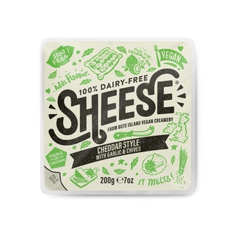 Sheese 200g kasviperäinen Cheddar valkosipulilla ja ruohosipulilla kalorit ja ravintosisältö - 297 kcal