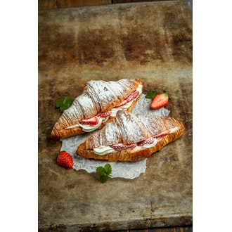 Fazer Leipurit Mansikka-Kermacroissant 2kpl kalorit ja ravintosisältö - 291 kcal