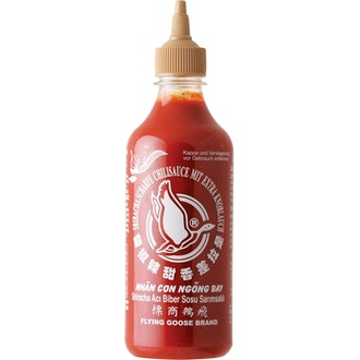 Sriracha Chili Sauce Garlic Flying Goose 455ml kalorit ja ravintosisältö - 153 kcal